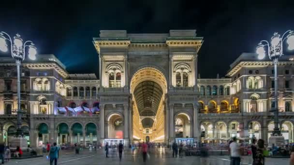 Nattvisning av Vittorio Emanuele Ii Galleri timelapse i Milano, Italien — Stockvideo