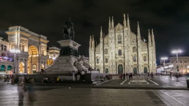 Catedral de Milão noite timelapse Duomo di Milano é a igreja da catedral gótica de Milão, Itália . — Vídeo de Stock