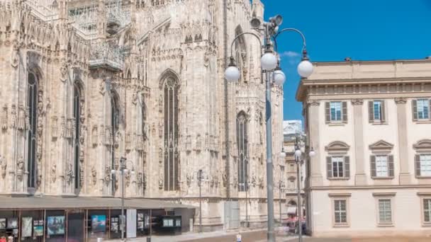 Catedral del Duomo timelapse. Vista lateral con calle — Vídeo de stock