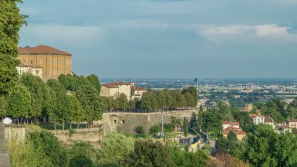 Pohled na středověký Horní Bergamo timelapse - krásné středověké město v severní Itálii — Stock video