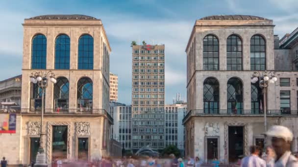 Blick auf Wolkenkratzer und Museo del novecento Zeitraffer vom Domplatz in Mailand, Italien — Stockvideo