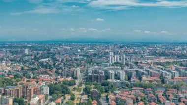 İş bölgesi timelapse yakınındaki konut bina Milan havadan görünümü