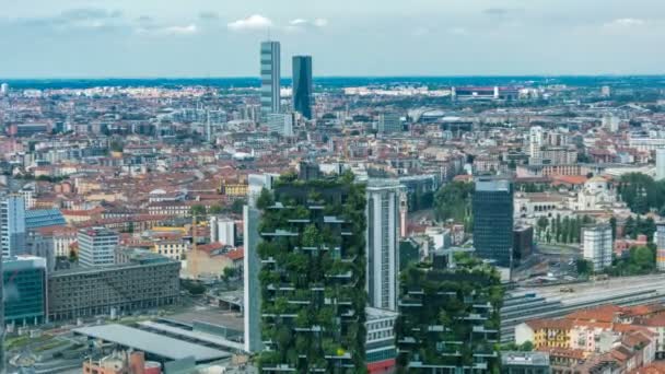 Widok z lotu ptaka Milan nowoczesne wieże i drapaczy chmur i dworca kolejowego Garibaldi w biznesowej dzielnicy timelapse — Wideo stockowe