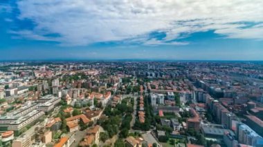 İş bölgesi timelapse yakınındaki konut bina Milan havadan görünümü