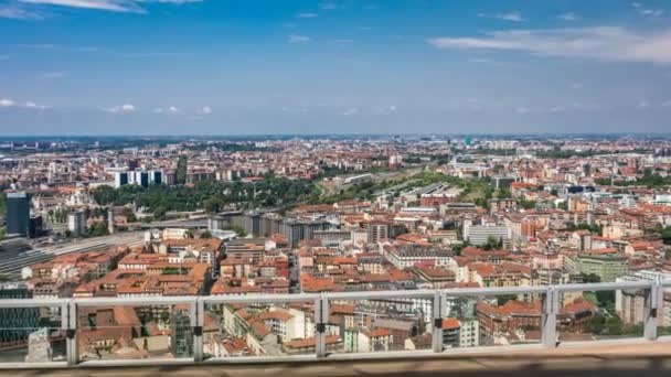 Milánó a légi felvétel a lakóépületek és a Garibaldi pályaudvar, az üzleti negyed timelapse — Stock videók
