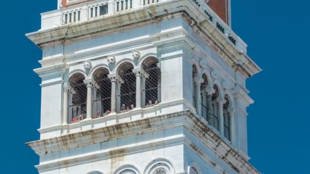 A famosa torre da catedral quadrada do século XVI na Praça San Marco timelapse . — Vídeo de Stock