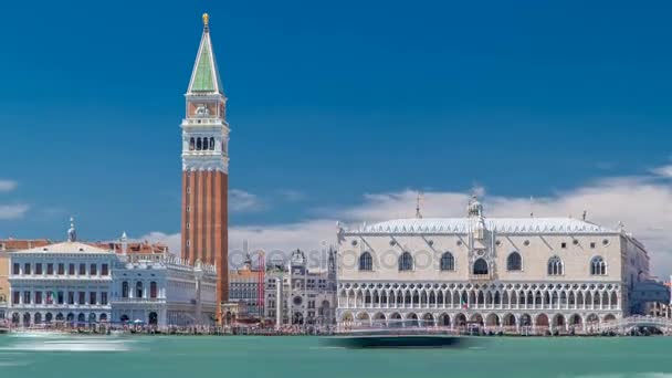 Nézet, a Campanile di San Marco és a Palazzo Ducale, a San Giorgio Maggiore timelapse hyperlapse, Velence, Olaszország. — Stock videók