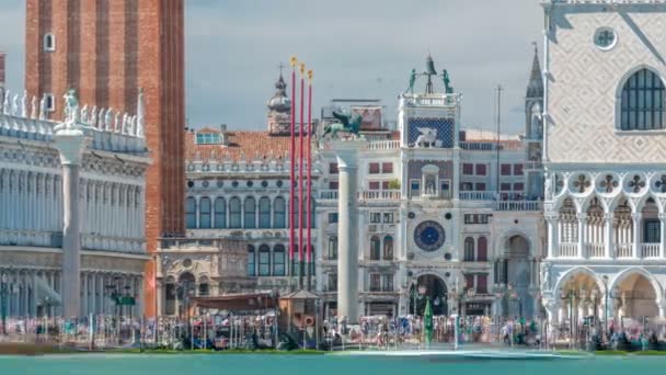 Pohled na Campanile di San Marco a Palazzo Ducale, ze San Giorgio Maggiore timelapse, Benátky, Itálie. — Stock video