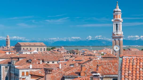 Vista del paisaje sobre los tejados rojos de Venecia timelapse, Italia visto desde el Fundaco dei Tedeschi — Vídeos de Stock