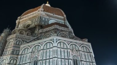 Basilica di Santa Maria del Fiore adlı gece timelapse Floransa'da