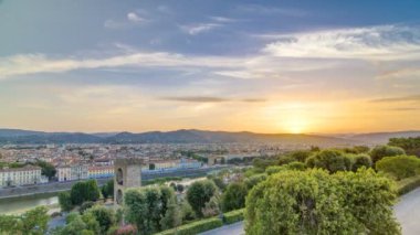 Floransa şehir timelapse arno Nehri köprüler ve tarihi binalar ile gündoğumu Üstten Görünüm