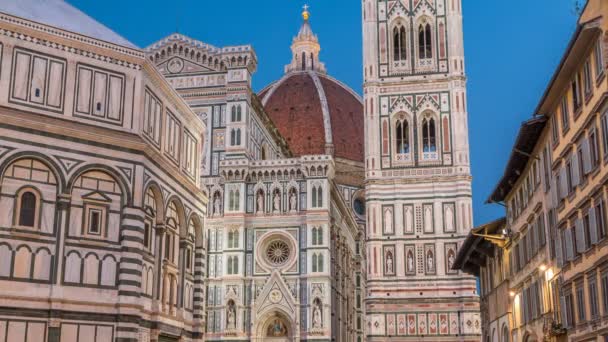 La façade de la Basilique de Santa Maria del Fiore timelapse jour à nuit qui est l'église cathédrale Duomo de Florence en Italie — Video