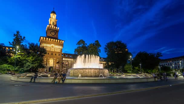 Hoofdingang van het Sforza kasteel en toren - Castello Sforzesco dag naar nacht timelapse, Milan, Italië — Stockvideo