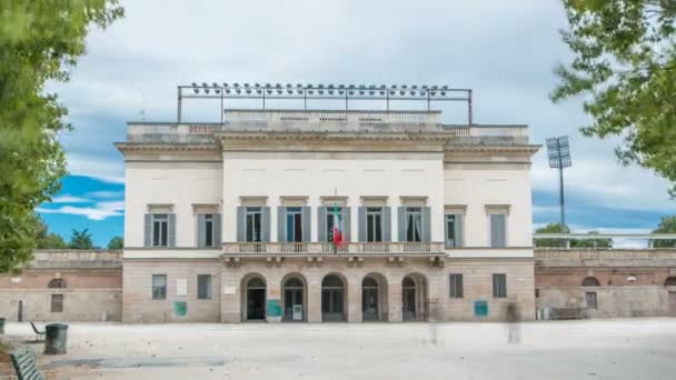 Αρένα Civica timelapse ή αρένα Gianni Brera - πολλαπλών χρήσεων γήπεδο στο Μιλάνο, Ιταλία — Αρχείο Βίντεο