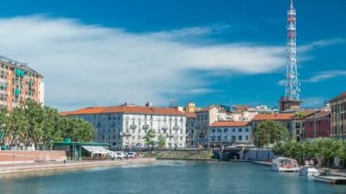 Naviglio Grande kanal suyolu timelapse, Milano, İtalya.