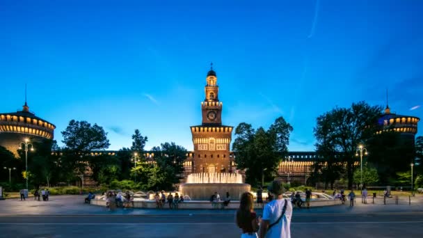 Sforza Kalesi ve kule - ana giriş Castello Sforzesco gün gece timelapse, Milan, İtalya — Stok video