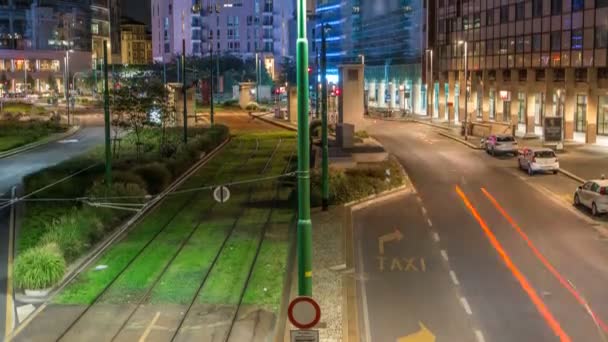 Skyline de Milan avec des gratte-ciel modernes dans le quartier des affaires de Porta Nuova timelapse nuit à Milan, Italie, après le coucher du soleil . — Video