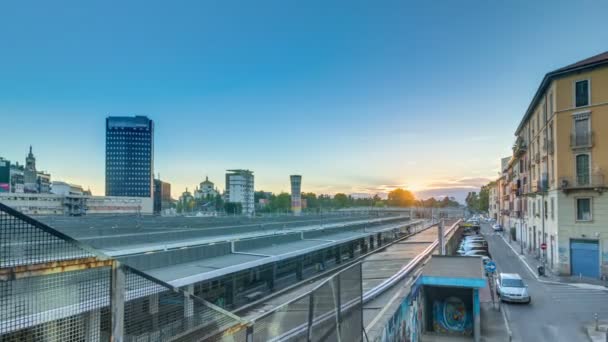 Gare de Garibaldi au coucher du soleil à Milan, Italie — Video