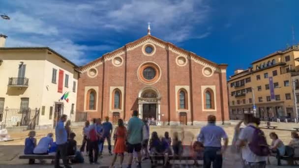Santa Maria delle Grazie timelapse hyperlapse met blauwe bewolkte hemel. — Stockvideo
