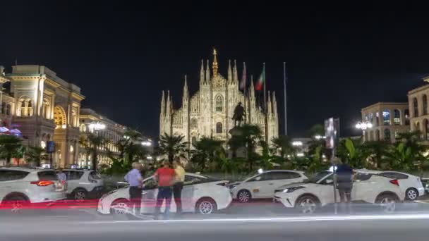 Milánói dóm éjjel timelapse hyperlapse Duomo di Milano a gótikus katedrális templom Milánó, Olaszország. — Stock videók