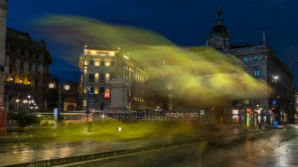 Cordusio Square och Dante street med omgivande palats, hus och byggnader dag till natt timelapse — Stockvideo