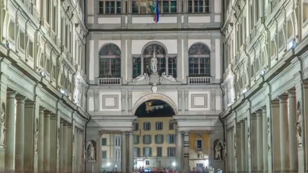 Timelapse van de Galleria degli Uffizi. Het is de prominente Kunstmuseum gelegen grenzend aan de Piazza della Signoria — Stockvideo