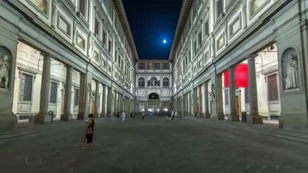 Galerie Uffizi timelapse hyperlapse. To je prominentní muzeu umění se nachází na náměstí Piazza della Signoria — Stock video