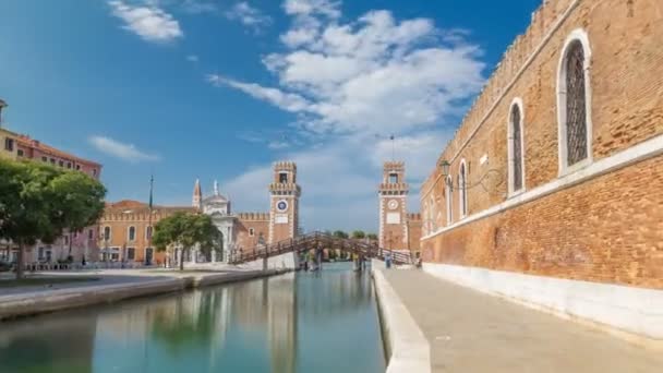 Entrada al lapso de tiempo del Arsenale hiperlapso, Venecia, Véneto, Itlay — Vídeo de stock