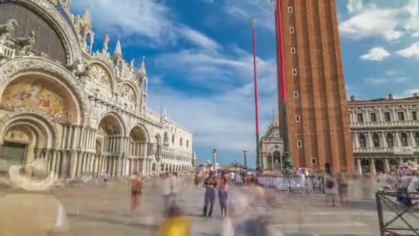 Bazilika svatého Marka timelapse hyperlapse a San Marco campanile. — Stock video