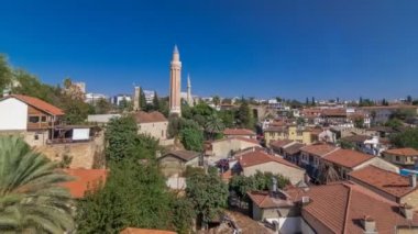 Kırmızı kiremit çatılar Antalya Old Town timelapse hyperlapse, Türkiye