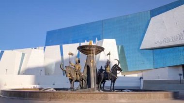 Çeşme Sak savaşçılar, Astana, Kazakistan timelapse hyperlapse Azərbaycan Respublikası Milli Müzesi