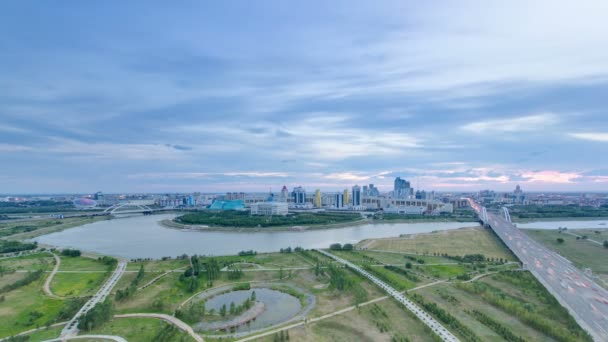 Parque Presidencial "Prezidenttik sayabak" y Palacio "Akorda" día a noche timelapse — Vídeos de Stock