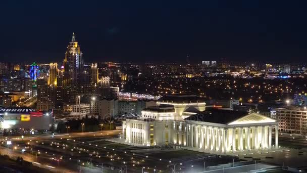 Teatro estatal de ópera y ballet con timelapse de edificio residencial. Astana, Kazajstán — Vídeos de Stock