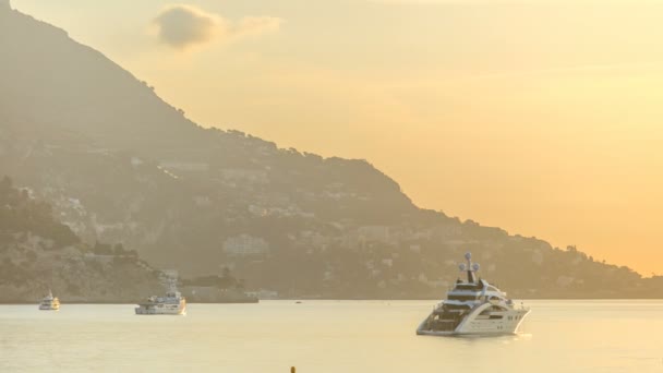 Ανατολή ηλίου θέα θάλασσα και τοπίο timelapse από Beaulieu sur mer, Γαλλία. — Αρχείο Βίντεο