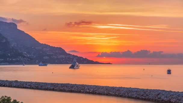 Sunrise view of sea and landscape timelapse from Beaulieu sur mer, França . — Vídeo de Stock