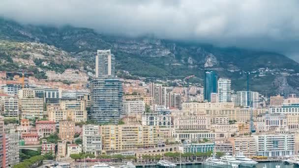 Monte Carlo stad luchtfoto panorama timelapse. Uitzicht op luxe jachten en appartementen in de haven van Monaco, Cote dazur. — Stockvideo