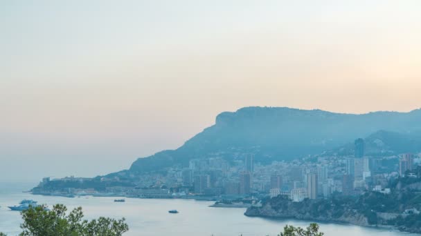 Paysage de Monte Carlo du jour à la nuit, Monaco après le coucher du soleil d'été . — Video