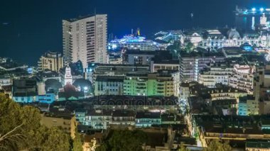 Monte Carlo, Monako gece timelapse Cityscape çatılar binalar ve yollarda trafik ile.