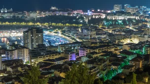 Stadtbild von monte carlo, monaco nachts Zeitraffer mit Dächern von Gebäuden und Verkehr auf den Straßen. — Stockvideo