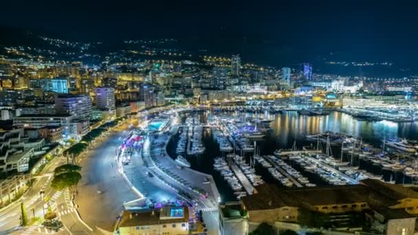 Panorama de Monte Carlo timelapse à noite do deck de observação na aldeia de Mônaco com Port Hércules . — Vídeo de Stock