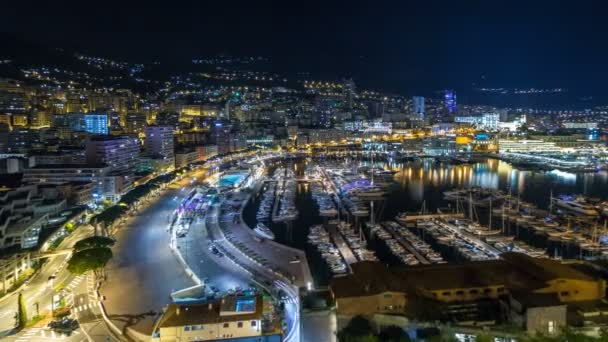 A Monte Carlo timelapse hyperlapse éjjel a megfigyelő fedélzetre Monacóban falu Port Hercules panoráma — Stock videók