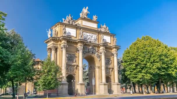 Triumphal Arch av Lorraine timelapse på Piazza della Liberta. — Stockvideo