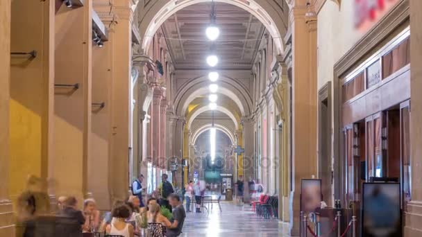 Arcade, Köztársaság tér éjszakai timelapse épületében kapott helyet az Arch tiszteletére az Egyesült Olaszország, Victor Emmanuel Ii első királya. — Stock videók