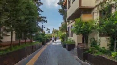 Antalya şehir timelapse hyperlapse eski geleneksel Türk evleri sokak. Türkiye