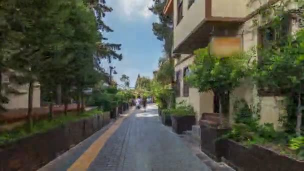 Straat van de oude traditionele Turkse huizen van Antalya stad timelapse hyperlapse. Turkije — Stockvideo
