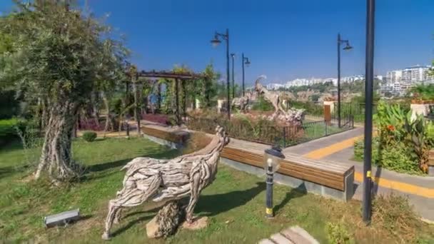 Meremerli parque timelapse hiperlapso, situado en la cima del acantilado rocoso en Antalya . — Vídeos de Stock