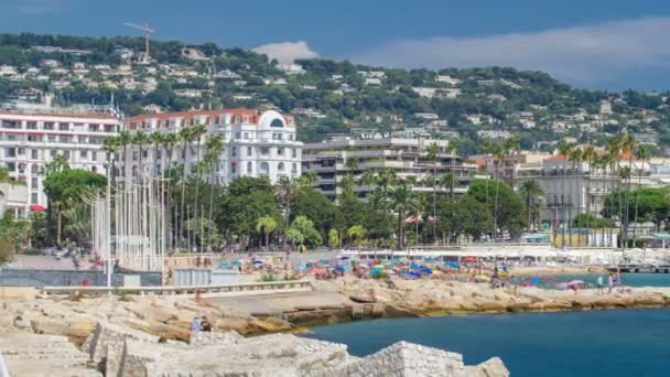 Renkli tarihi kent merkezine ve Cannes timelapse Beach'te Riviera bir güzel yaz günü Fransa Fransız — Stok video