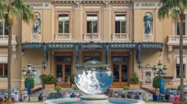 Monte Carlo'da bina casino gökyüzü ayna heykel timelapse önünde görüntülemek