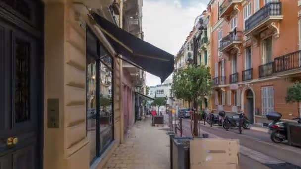 Hermosa arquitectura antigua estilo de edificios residenciales en el casco antiguo de la ciudad timelapse hiperlapso en Monte Carlo en Mónaco — Vídeos de Stock