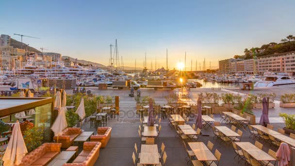 Όμορφη ανατολή του ηλίου πάνω από το λιμάνι στο Μονακό timelapse. — Αρχείο Βίντεο
